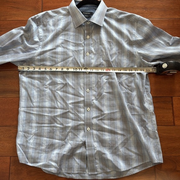 Bugatchi Blue and Black Checkered Button Down Shaped Fit Shirt 100% cotton - Picture 6 of 7